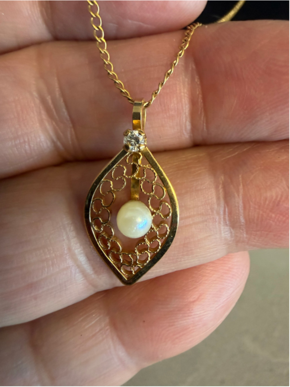 Vintage Gold Tone Filigree Faux Pearl Rhinestone Pendant Necklace